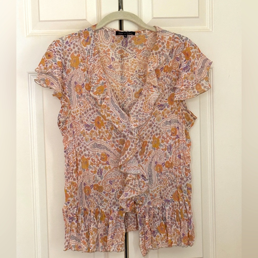 Beautiful Floral blouse from Violet & Claire, size Large